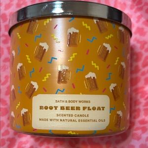 Bath & Body Works Root Beer Float Candle - Tan